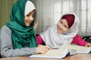 child memorizing pics